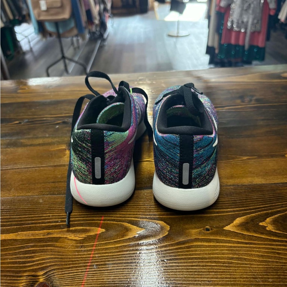 Nike Women's LunarEpic Low Flyknit Running Shoes - Picture 5 of 5